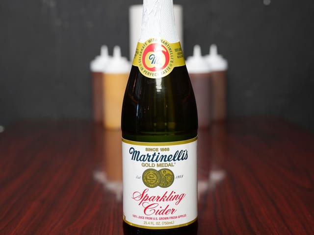 Martinelli's Sparkling Cider 25.4 oz.